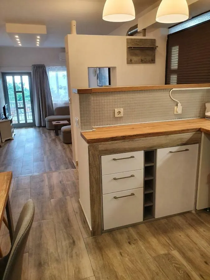 דירות קסטב Apartman Petit