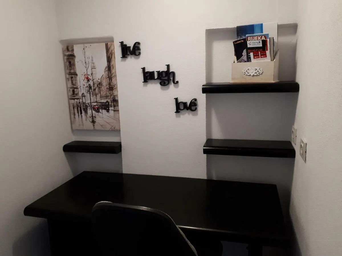 דירות קסטב Apartman Petit